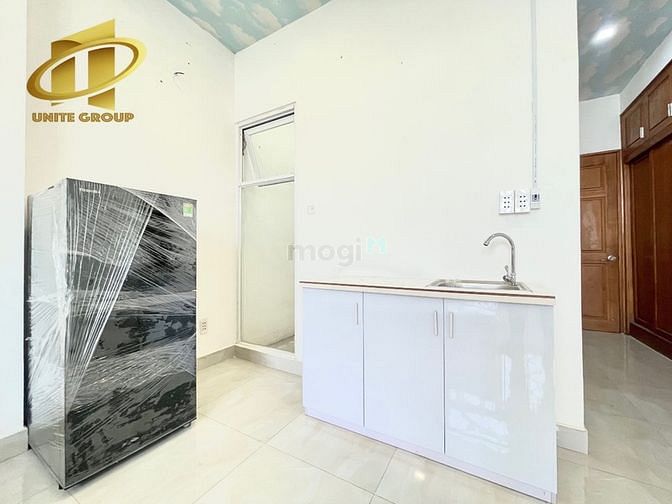 Hình ảnh Phòng cho thuê ở Xóm chiếu Quận 4_cửa sổ thoáng, sách sẽ, đủ nội thất