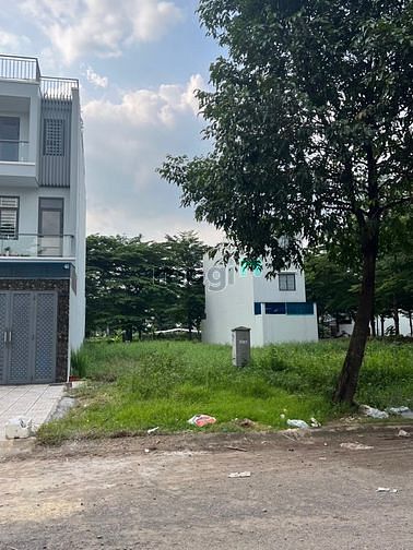 Hình ảnh Chủ Bán gấp lô đất Lê Văn Việt, Quận 9, gần trường SPKT, DT 80m2, SHR.