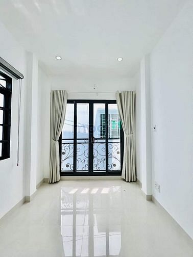 Hình ảnh Bán nhà CMT8 Tân Bình 1trệt 1lầu 2pn 1wc shr