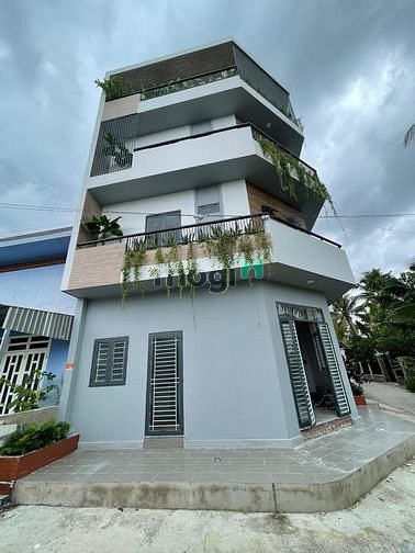 Hình ảnh phòng ban công sạch sẽ, mới gần chợ Đường