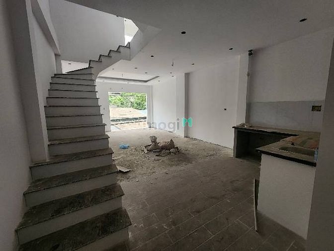 Hình ảnh Hết tiền cần bán ngôi nhà 4 tầng 47m2, ô tô vào nhà đang hoàn thiện dở
