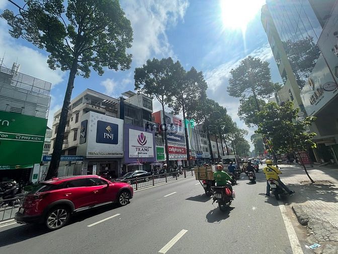 Hình ảnh Cho thuê nhà GÓC 2MT 296 đường 3/2, Q.10 - DT 12.3x16m, 1 trệt 3 lầu
