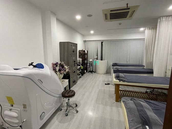 Hình ảnh Định cư bán nhà Quận 3. 7 tầng, có thang máy.