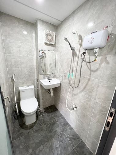 Hình ảnh Phòng Cửa Sổ Thoáng Mát Giá Rẻ Full Nội Thất Đường Cách Mạng Tháng 8