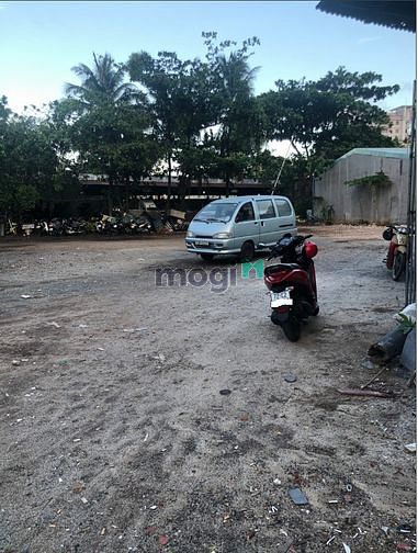 Hình ảnh Bãi giữ xe tải, xe dasu đường Lê Hồng Phong