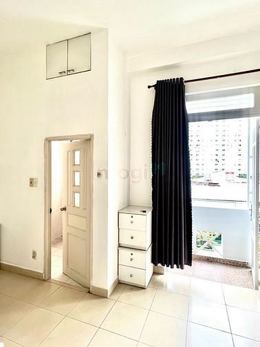 Hình ảnh Phòng ban công gần Bến xe Q8, giá 3tr2