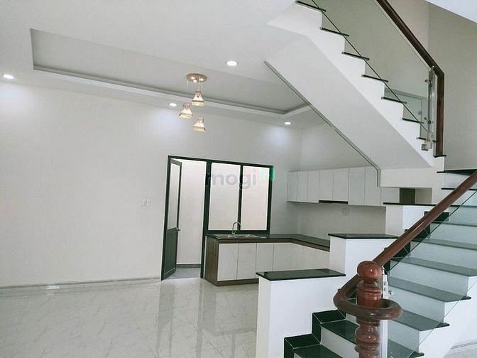 Hình ảnh Bán nhà Bến Vân Đồn, p1, Q4 1tỷ820 76m2 Shr, hẻm xh