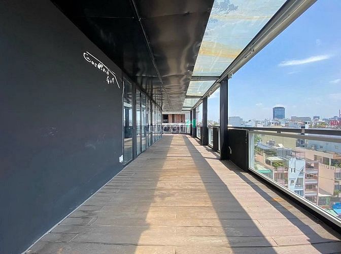 Hình ảnh Rooftop Chill 200m, Tầng 10, View Bitexco,DT: 10X20m, Gía 45TR