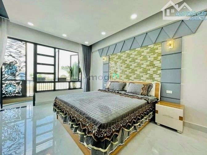 Hình ảnh Cách mặt tiền 1 căn, 40m2, 3 tầng sân thượng, 5,5 tỷ, đ Phan Văn Trị