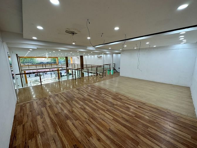Hình ảnh Cho thuê mặt tiền 12m Phạm Hùng