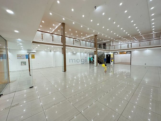 Hình ảnh Cho thuê mặt tiền 12m Phạm Hùng