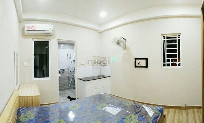 Hình ảnh Phòng ban công 183 Bến Vân Đồn, giá 4tr5