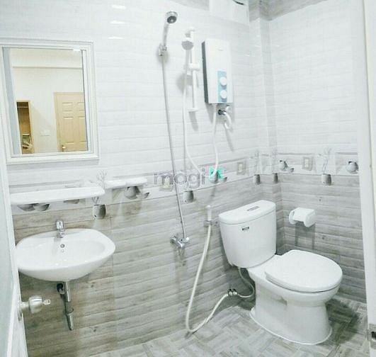 Hình ảnh Phòng ban công 183 Bến Vân Đồn, giá 4tr5