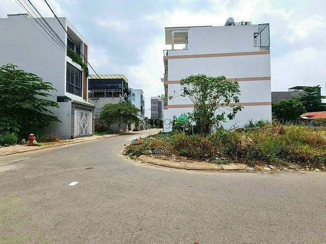 Hình ảnh Bán lô góc 2 mt hẻm 568 lê văn việt  . Ngay ngã 3 mỹ thành. Tp thủ đức