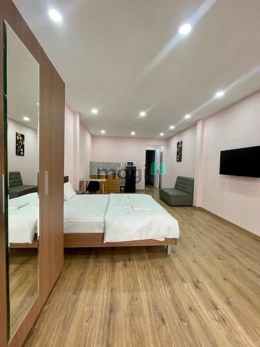 Hình ảnh Căn Hộ Studio 50m2 Ban Công , Thang Máy , Ngay Ngã Sáu Phù Đổng