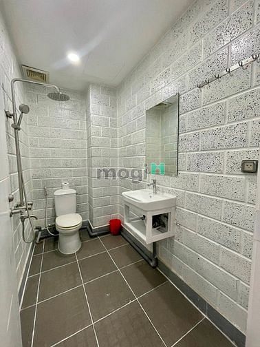 Hình ảnh Căn Hộ Studio 50m2 Ban Công , Thang Máy , Ngay Ngã Sáu Phù Đổng