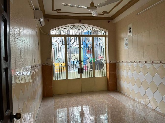 Hình ảnh Cho thuê nhà MT đường 3/2, 3 lầu ST