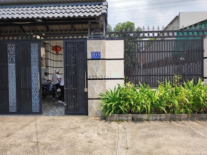 Hình ảnh Nhà nguyên căn rộng rãi co vườn cây  hồ cá