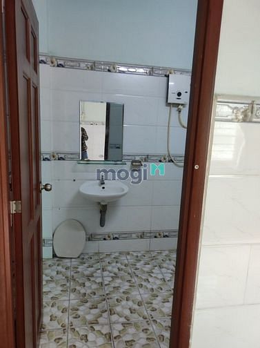 Hình ảnh Nhà nguyên căn rộng rãi co vườn cây  hồ cá