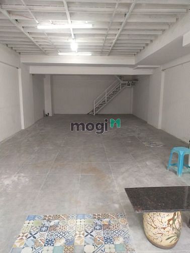 Hình ảnh MT CMT8 ngang lớn - sàn trống suốt - Vị trí đẹp