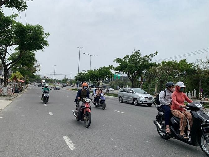 Hình ảnh Cho thuê lô đất 556m2 mặt tiền Lê Văn Hiến - 30tr/th