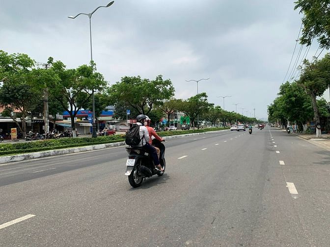 Hình ảnh Cho thuê lô đất 556m2 mặt tiền Lê Văn Hiến - 30tr/th