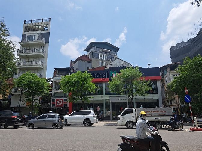Hình ảnh Cho thuê căn góc siêu đắc địa mặt phôd Lê Duẩn