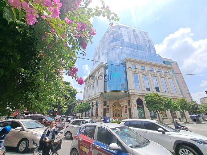 Hình ảnh Cho thuê căn góc siêu đắc địa mặt phôd Lê Duẩn