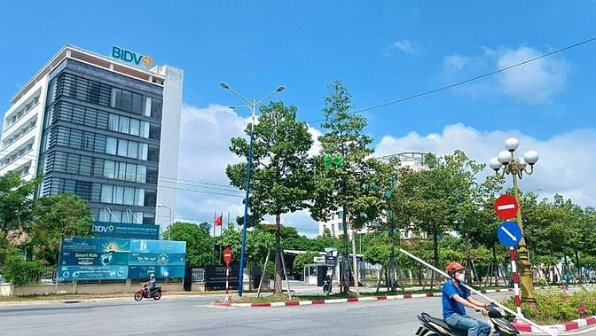 Hình ảnh Đất chính chủ 450m2(15x30) MT đường 16m Sát KCN, thổ cư 100%,SHR 1ty3