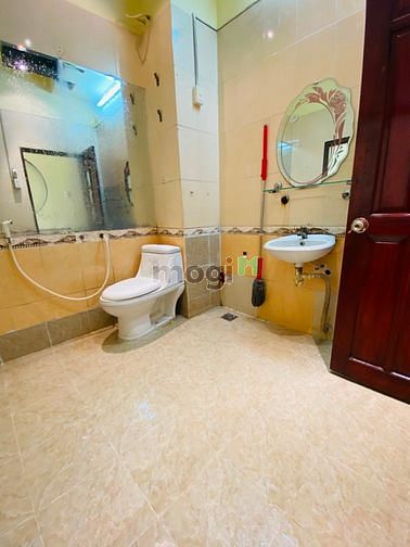 Hình ảnh CHDV full nội thất máy lạnh và sân ban công rộng