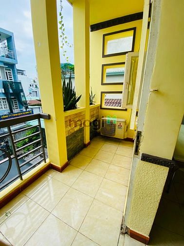 Hình ảnh CHDV full nội thất máy lạnh và sân ban công rộng