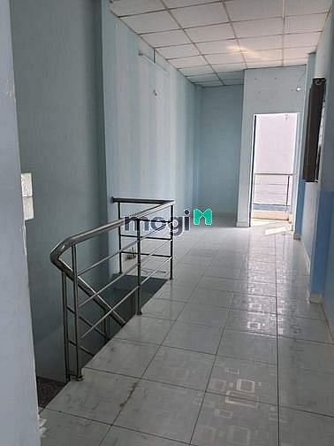 Hình ảnh Cho thuê căn góc thoáng mát, hẻm xe hơi, 2PN, 3WC sát Quận 1