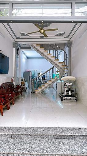 Hình ảnh Nhà mới đẹp, hơn 80m2, hẻm xe hơi, nội thất cao cấp, khu dân trí cao.