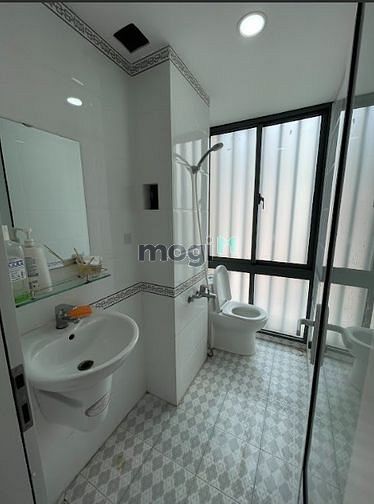Hình ảnh Phòng Bancol Hẻm Lớn Xe Hơi Yên Tĩnh Đầy Nắng Gió