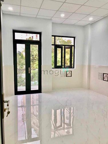 Hình ảnh Nhà mới xây phong cách hiện đại dt 300m2 dg nguyễn duy trinh q2