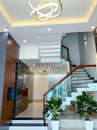 Hình ảnh Nhà mới xây phong cách hiện đại dt 300m2 dg nguyễn duy trinh q2