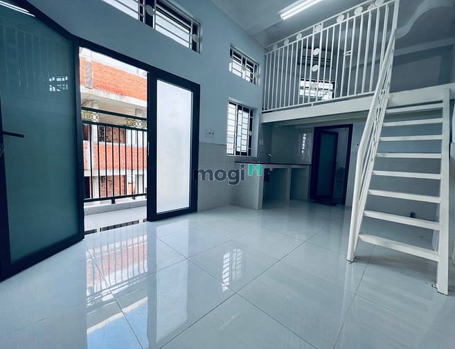 Hình ảnh Ban công duplex ngay sát ngã tư bốn xã.
