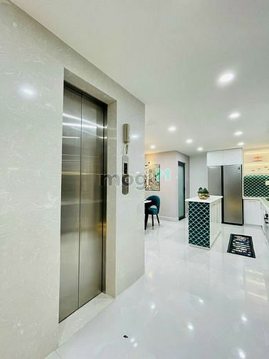 Hình ảnh Bán Siêu Phẩm Mới , Có Thang Máy CN 70.5 M2 Hẻm 6 M Khu Dân Trí