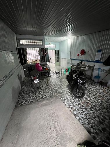 Hình ảnh Cho thuê nhà có sân rộng Đình Phong Phú Q9