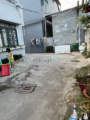 Hình ảnh Cho thuê nhà có sân rộng Đình Phong Phú Q9