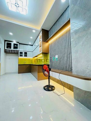 Hình ảnh Bán Nhà CHDV Phan Văn Trị P11. Dt 8x20. 1 lửng 5 lầu.