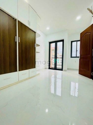 Hình ảnh Bán Nhà CHDV Phan Văn Trị P11. Dt 8x20. 1 lửng 5 lầu.