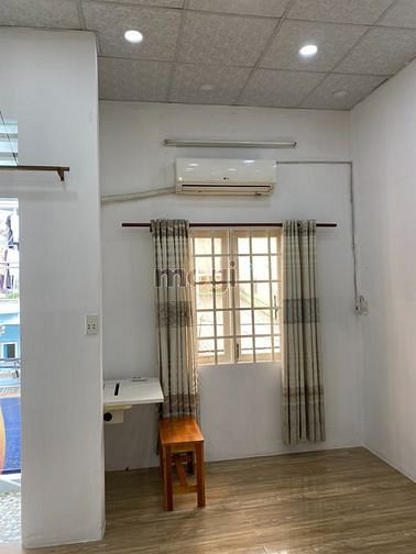 Hình ảnh Phòng ban công đường Đoàn Văn Bơ, giá 4tr5