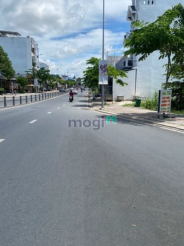 Hình ảnh Nền lớn gần 1 công đất mặt tiền Trần Hoàng Na đoạn KDC Hồng Phát