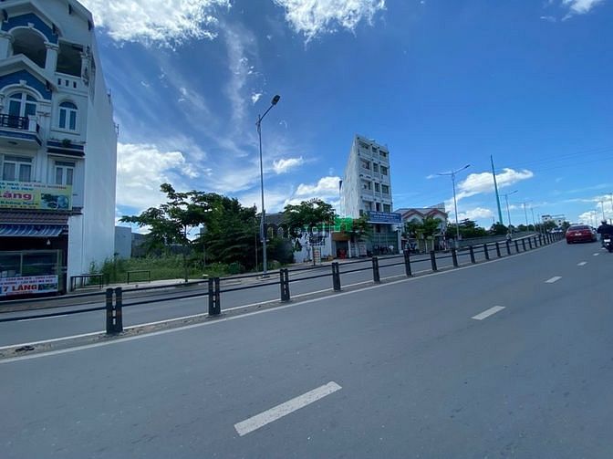 Hình ảnh Nền lớn gần 1 công đất mặt tiền Trần Hoàng Na đoạn KDC Hồng Phát