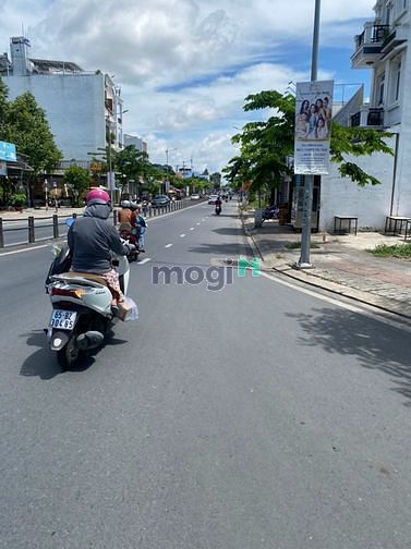 Hình ảnh Nền lớn gần 1 công đất mặt tiền Trần Hoàng Na đoạn KDC Hồng Phát