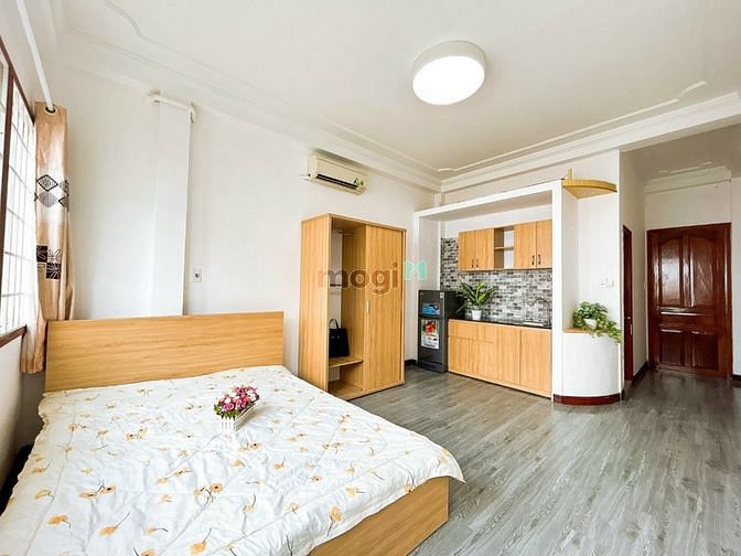 Hình ảnh Studio Cửa Sổ Lớn Nhiều Ánh Sáng quận 3