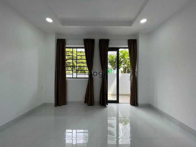Hình ảnh Studio ban công lớn -máy lạnh, máy nước nóng, kệ bếp, tủ bếp như hình