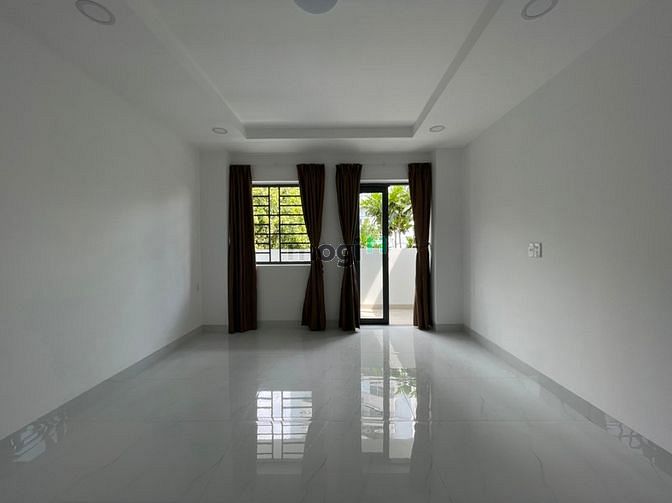 Hình ảnh Studio ban công lớn -máy lạnh, máy nước nóng, kệ bếp, tủ bếp như hình