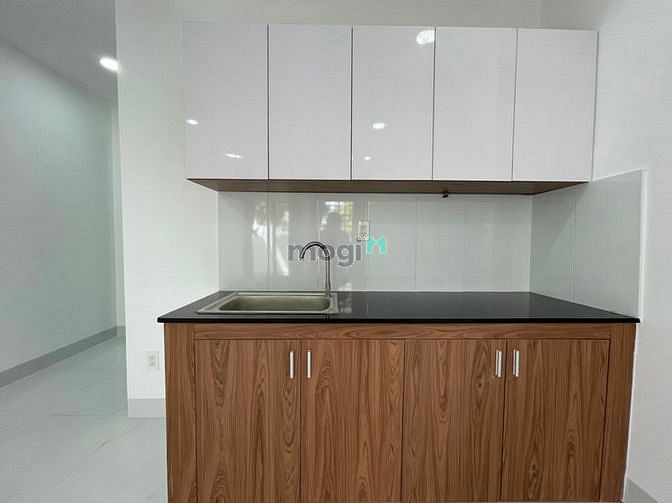 Hình ảnh Studio ban công lớn -máy lạnh, máy nước nóng, kệ bếp, tủ bếp như hình